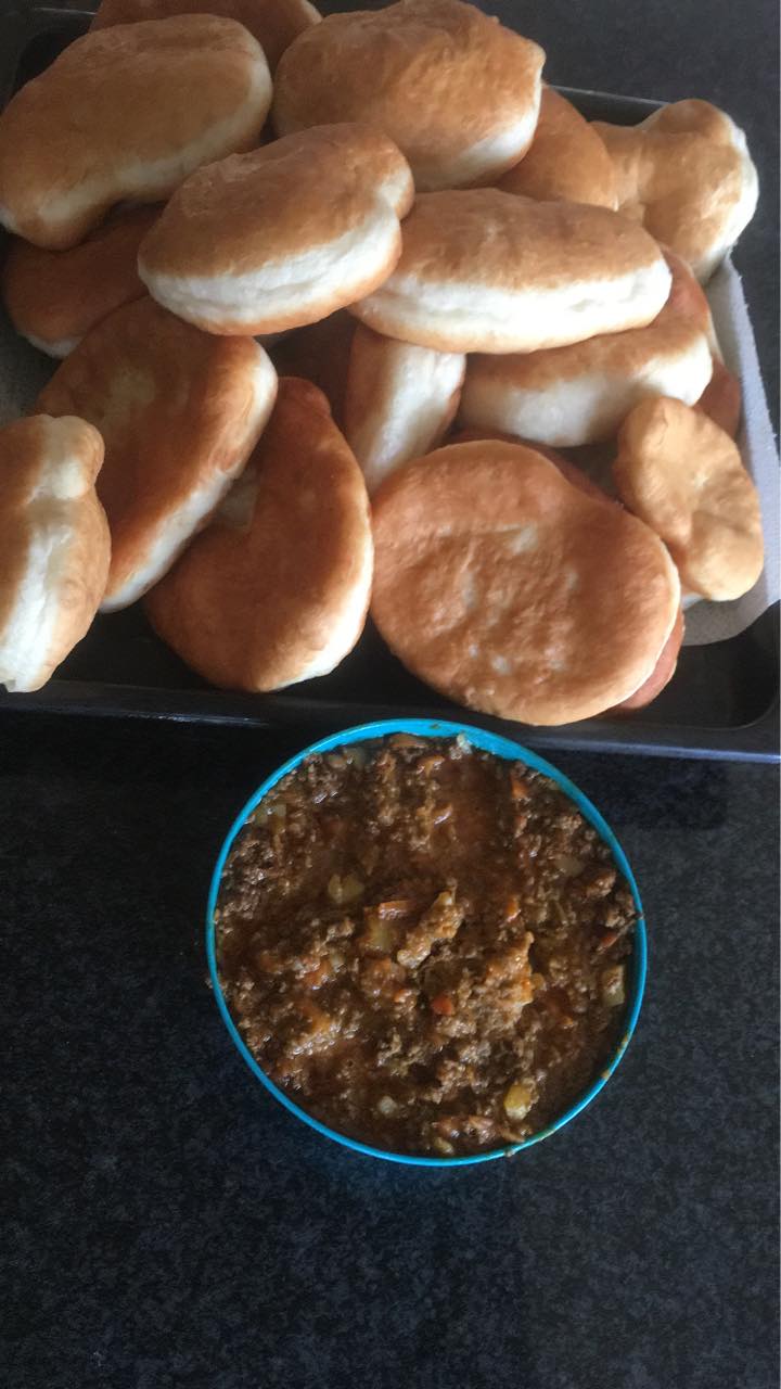 Voetkoek and Mince